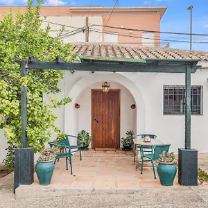 -iponubahomes- Centrica Casa Con Jardin Y Chimenea Baena